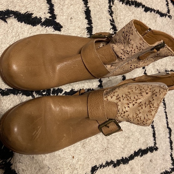 Leather boots with lace top - Picture 2 of 7